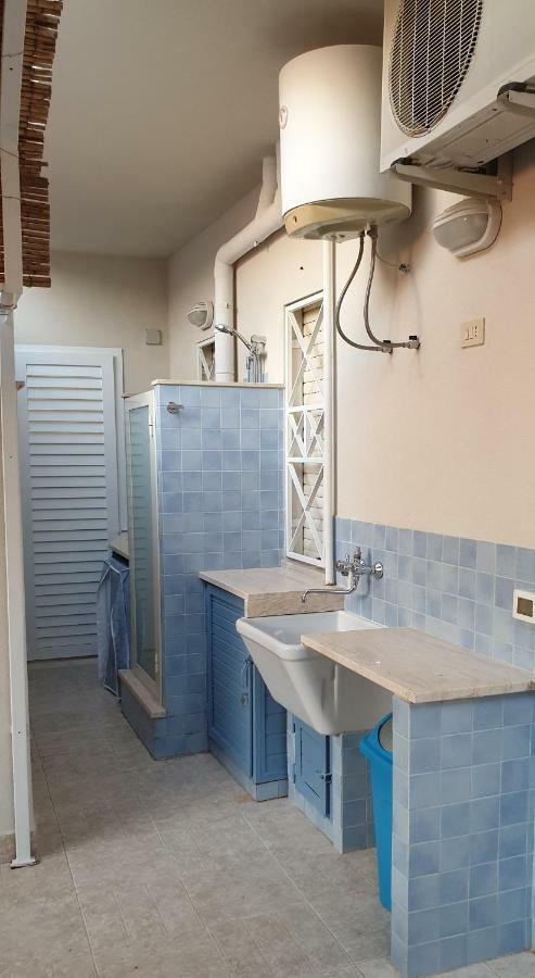 Casa Vacanze L'Isola Del Relax Изола деле Фемине Екстериор снимка